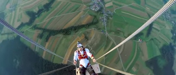 تاب خوردن بین دو بالن در ارتفاع 1828 متری(فیلم)