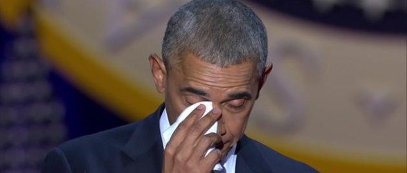 اشکهای باراک اوباما به هنگام تقدیر از همسرش در نطق خداحافظی (فیلم)