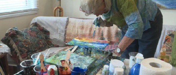 حتی مصدومیت شدید دست راست هم نتوانست هنرمند 88 ساله اهل پرنس ادواردز را از نقاشی منصرف کند
