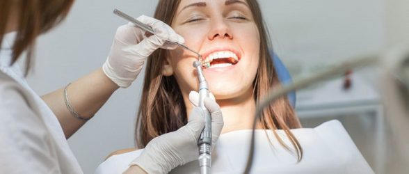سلب مجوز دندان‌پزشک فراری بریتیش کلمبیایی بعد از 70 اشتباه کاری