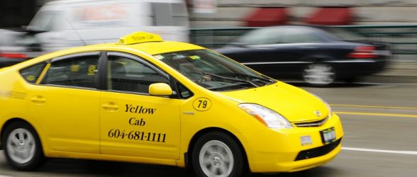 مسافر ونکووری می‌گوید راننده تاکسی برای پس دادن گوشی تلفنش باج ۱۰۰ دلاری خواسته!