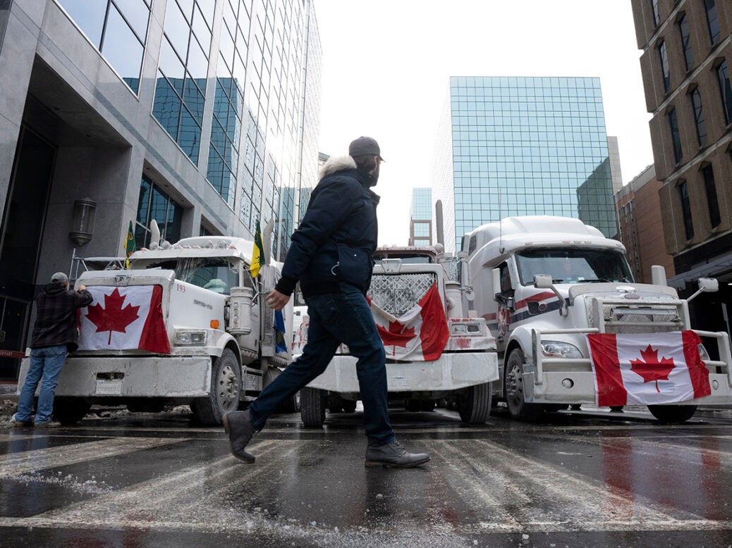 حدود سه چهارم کانادایی ها می خواهند کاروان معترضین اتاوا را ترک کرده و به خانه برگردند