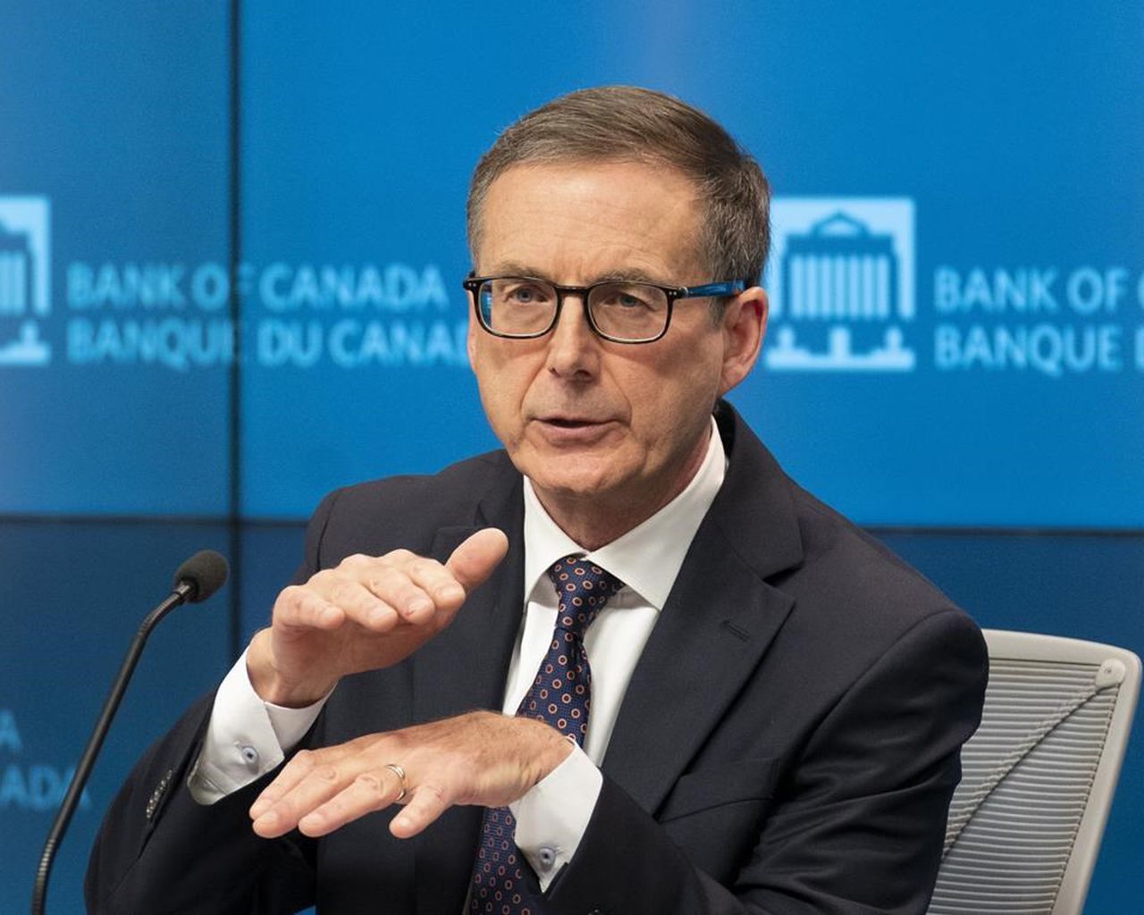 رئیس بانک مرکزی کانادا پیش بینی می کند نرخ تورم در تمام سال “به طرز دردناکی “بالا باقی می ماند