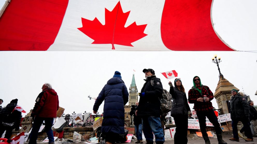 اختلاف بر سر محدودیتهای کووید 19 و مسائل سیاسی، جامعه کانادا را بیش از هر زمان دیگری دو قطبی کرده