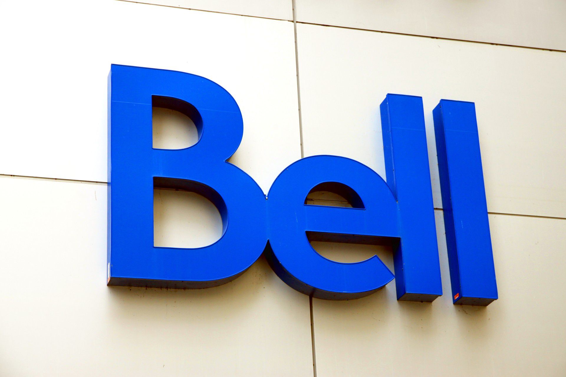 تجربه تلخ مشترکین شرکت Bell در کانادا از برقراری تماس «رایگان» با ایران